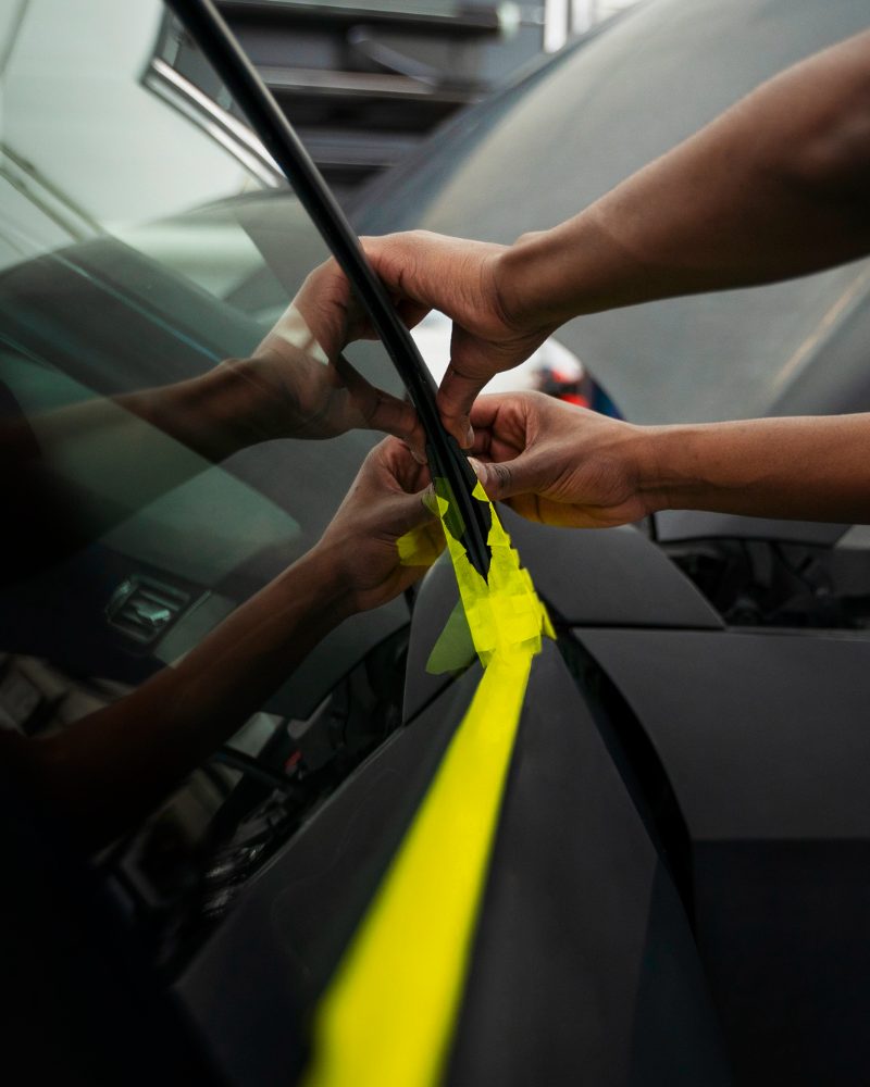 auto-service-salon-doign-car-wrapping